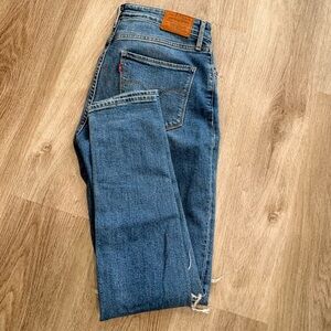 Levi ripped skinny jeans